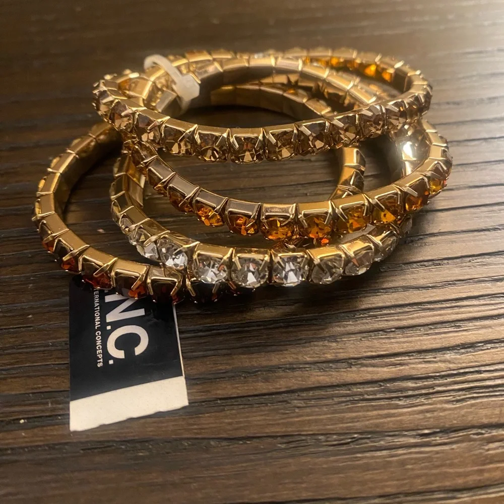 NEW INC International Concepts stretch bracelet